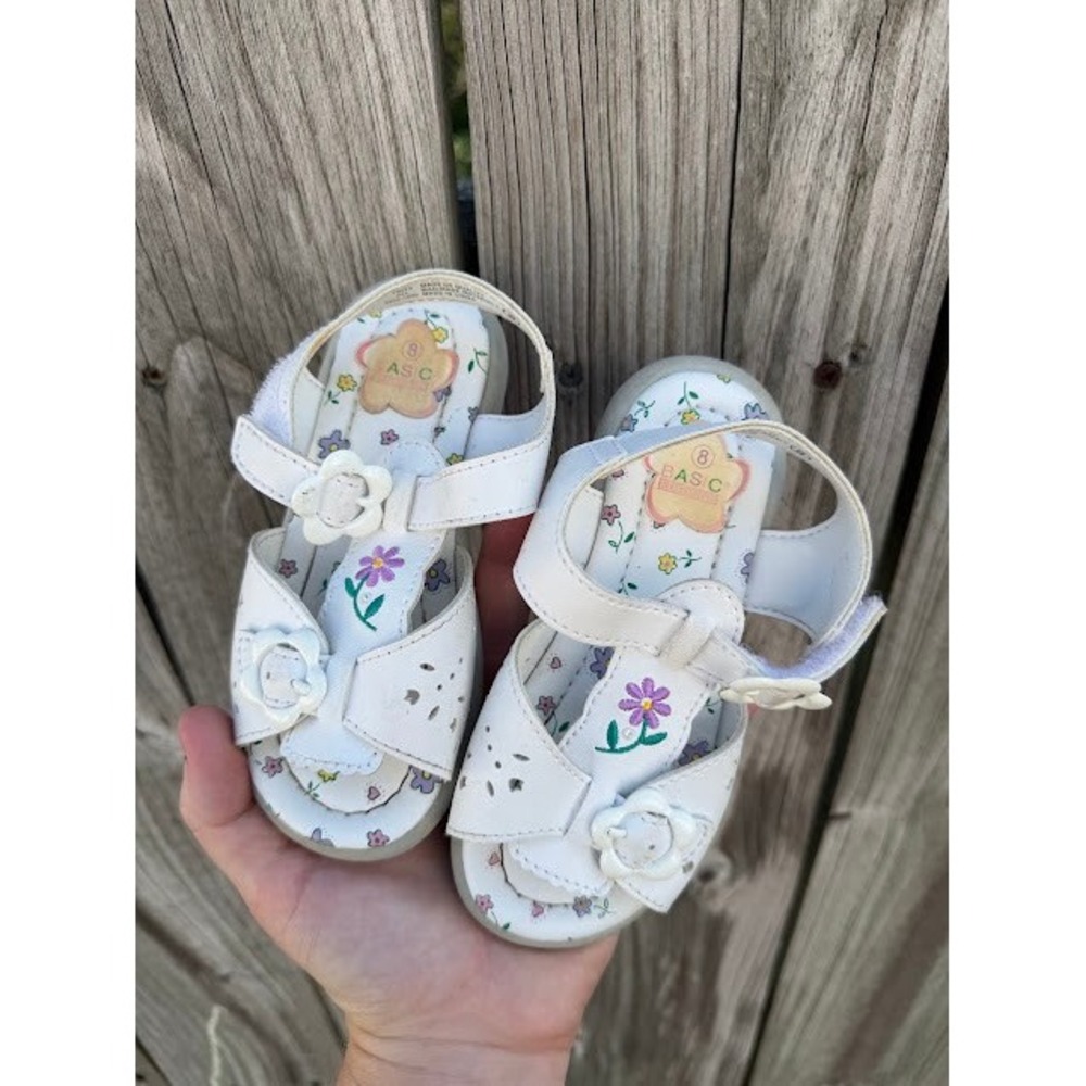 Cottagecore Coquette Basic Editions Floral Sandals 8 White Flower Eyelet Straps